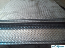 Mẫu 9: gia công dập nổi tấm inox chống trượt 304/316L