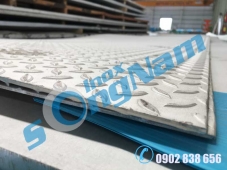 Tấm inox 304 chống trượt đúc